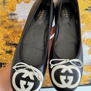 Gucci Black Leather Ballet Flats with White Logo Bow